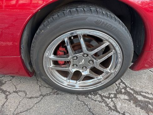 Used 2004 Chevrolet Corvette Coupe w/ Preferred Equipment Group image 2