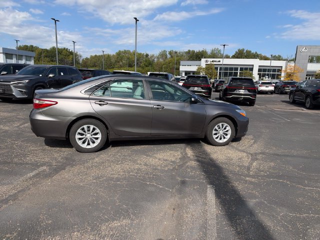 Used 2017 Toyota Camry LE FWD image 16