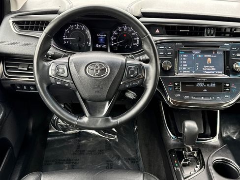 Used 2018 Toyota Avalon Touring image 14
