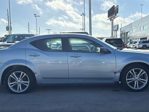 Used 2013 Dodge Avenger SE image 3