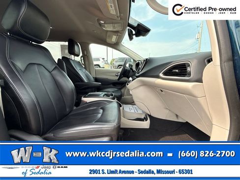 Certified 2023 Chrysler Pacifica Touring-L FWD image 33