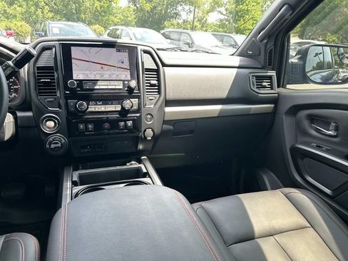 Used 2023 Nissan Titan PRO-4X w/ Pro-4x Convenience Package AWD/4WD image 18