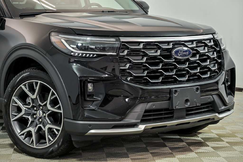 Used 2025 Ford Explorer Platinum w/ Ultimate Package AWD/4WD image 2