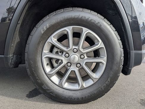 Used 2015 Jeep Grand Cherokee Limited w/ Luxury Group II image 17