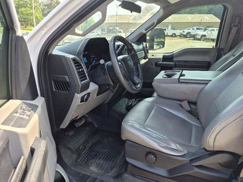 Used 2017 Ford F250 XL w/ Power Equipment Group RWD image 9