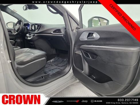 Certified 2022 Chrysler Pacifica Touring-L w/ S Appearance Package image 16