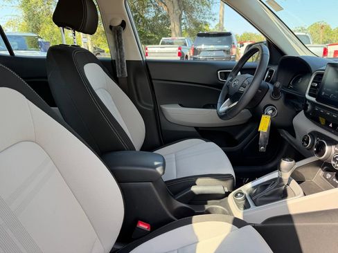 Used 2023 Hyundai Venue SEL FWD image 9