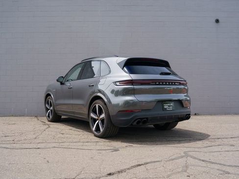 Certified 2026 Porsche Cayenne E-Hybrid AWD/4WD image 3