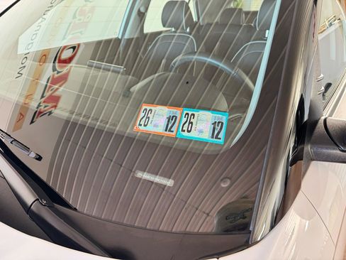 Used 2022 Hyundai Venue Limited image 9