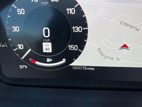 New 2025 Land Rover Discovery Dynamic SE image 18