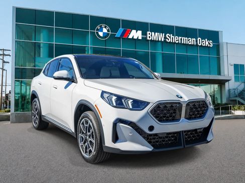 New 2026 BMW X2 xDrive28i w/ Technology Package AWD/4WD image 3