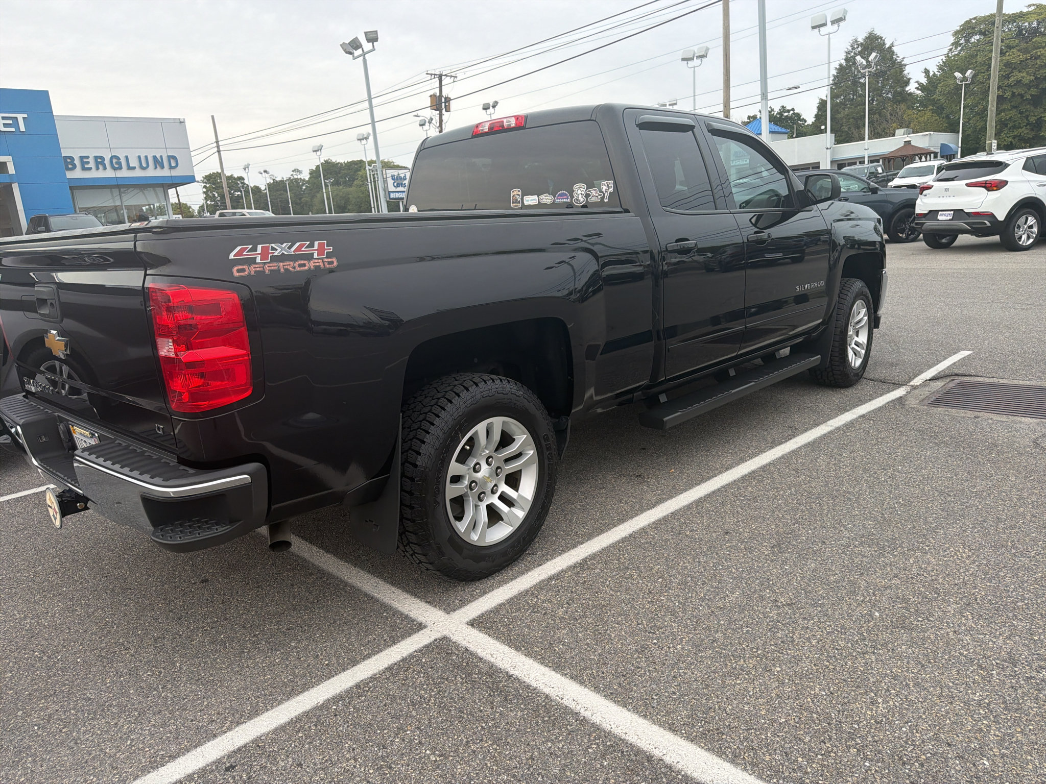 Used 2017 Chevrolet Silverado 1500 LT w/ All Star Edition AWD/4WD image 5