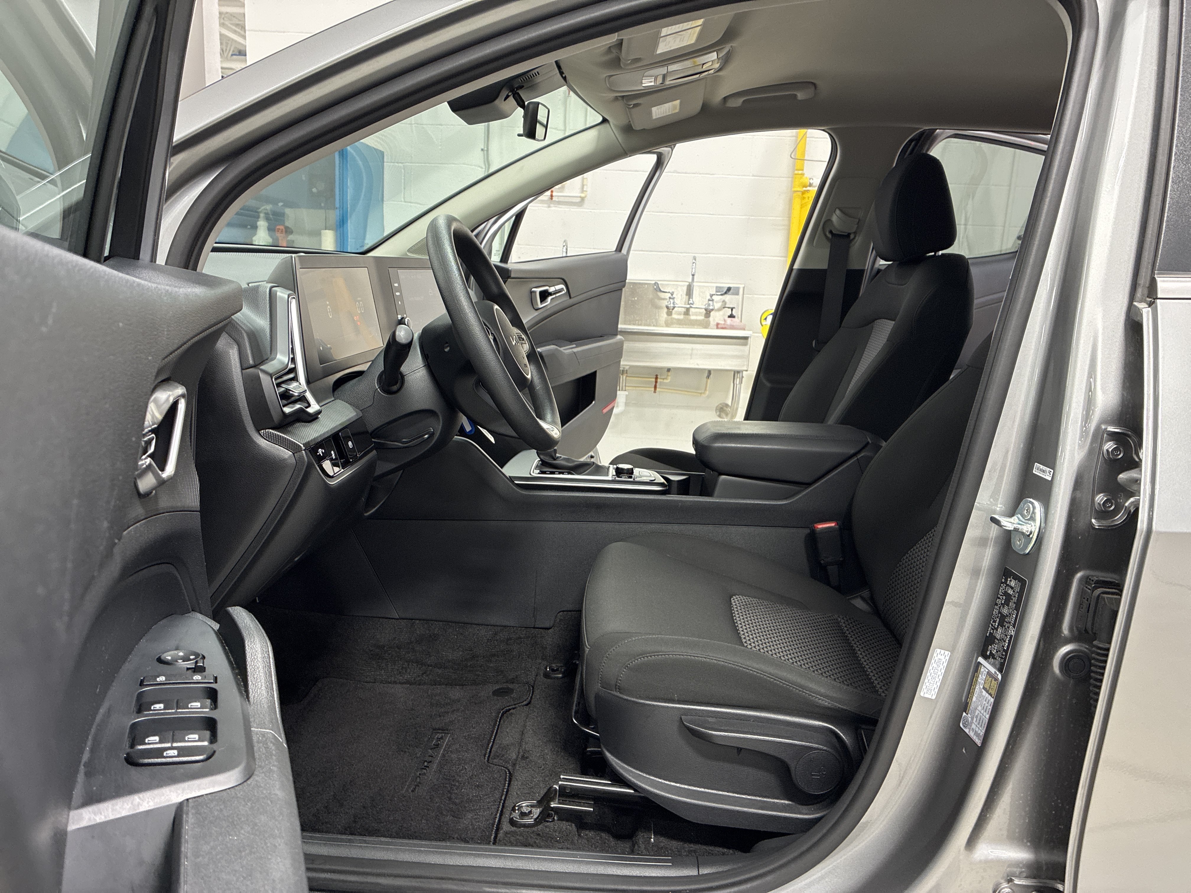 Certified 2025 Kia Sportage LX AWD/4WD image 14
