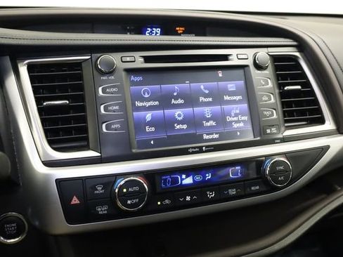 Used 2014 Toyota Highlander XLE AWD/4WD image 19
