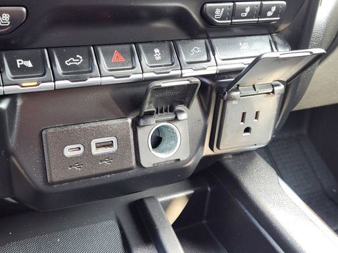 Used 2021 Chevrolet Silverado 3500 High Country image 21