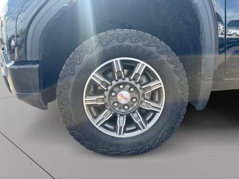 Used 2024 GMC Sierra 1500 AT4 w/ Technology Package image 9