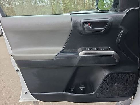 Used 2016 Toyota Tacoma SR5 w/ Towing Package image 46