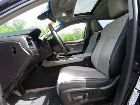 Used 2018 Lexus RX 450h AWD w/ Premium Package image 10