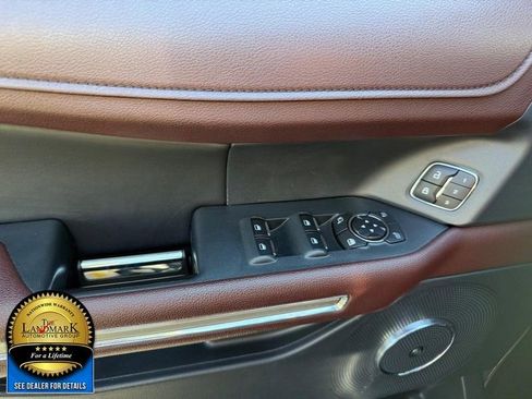 Used 2024 Ford Expedition Limited image 8