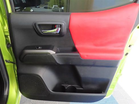 Used 2022 Toyota Tacoma TRD Pro AWD/4WD image 31