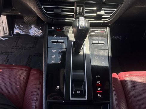 Used 2022 Porsche Macan AWD/4WD image 26