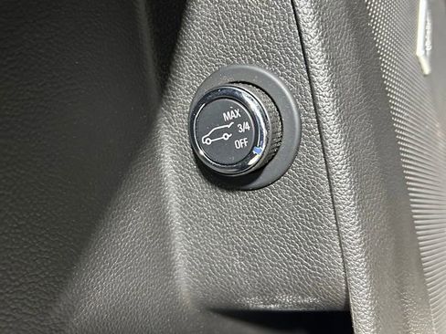 Used 2021 Chevrolet Traverse LT w/ LT Premium Package FWD image 13