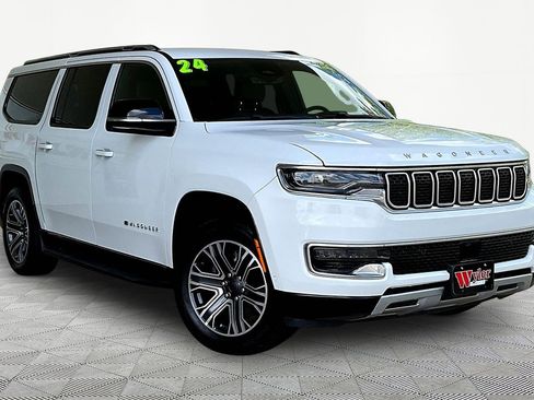 Used 2024 Jeep Wagoneer L Series II w/ Flexible Seating Group AWD/4WD image 3