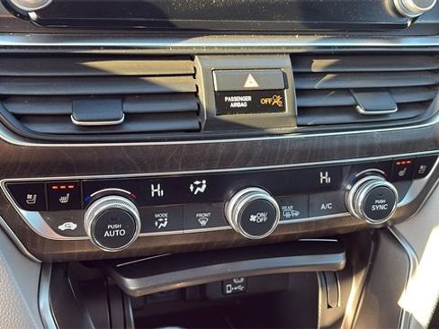 Used 2018 Honda Accord Touring image 14