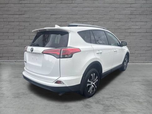 Used 2016 Toyota RAV4 LE AWD/4WD image 3