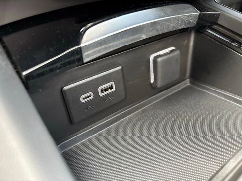 Used 2023 Buick Envision Essence w/ Sport Touring Package AWD/4WD image 29