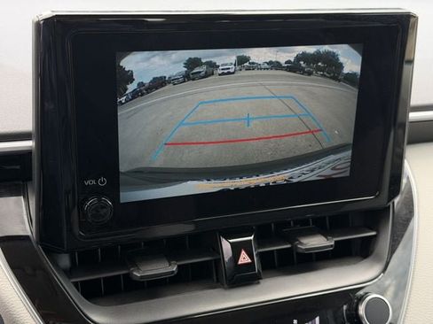 Used 2025 Toyota Corolla LE FWD image 17