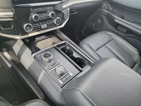 Used 2024 Ford Expedition Max XLT image 21