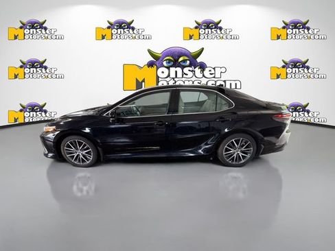 Used 2022 Toyota Camry XLE FWD image 7