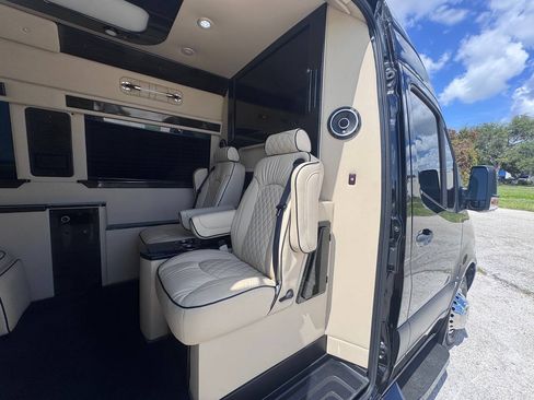 Used 2023 Mercedes-Benz Sprinter 3500 image 47