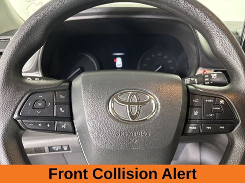 Used 2024 Toyota Sienna LE image 11