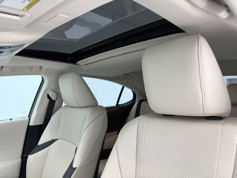 Used 2025 Lexus ES 300h w/ Technology Package FWD image 26