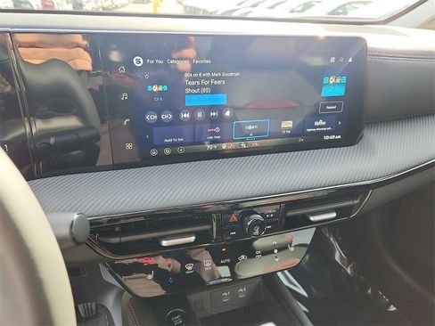 New 2026 Nissan Kicks SR image 8