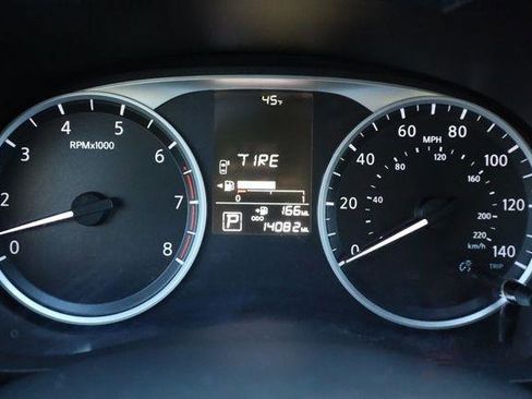 Used 2025 Nissan Versa S w/ Trunk Package FWD image 39