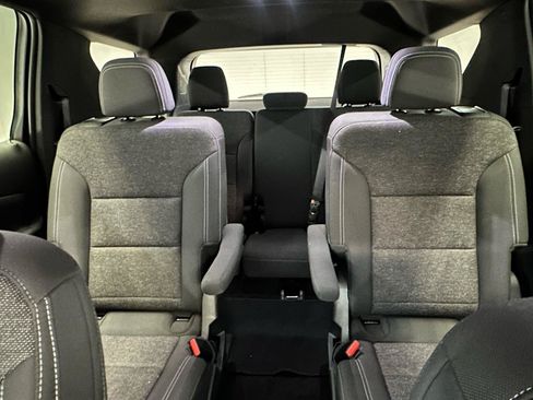 Used 2025 Chevrolet Traverse LT w/ Sun and Wheel Package FWD image 23