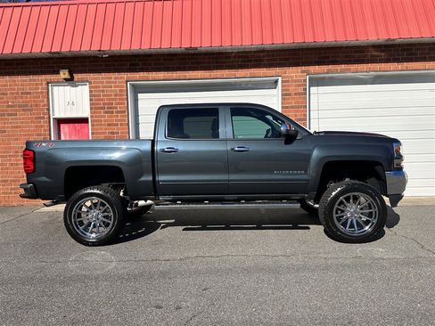 Used 2018 Chevrolet Silverado 1500 LT w/ All Star Edition image 31