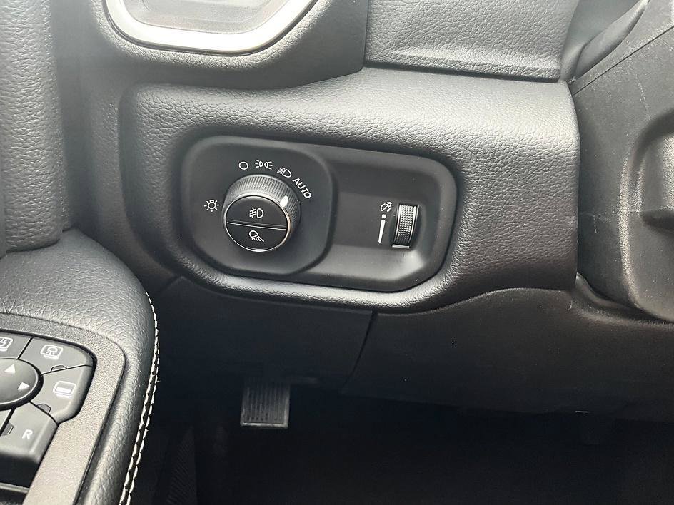 New 2027 RAM 3500 Big Horn AWD/4WD image 18