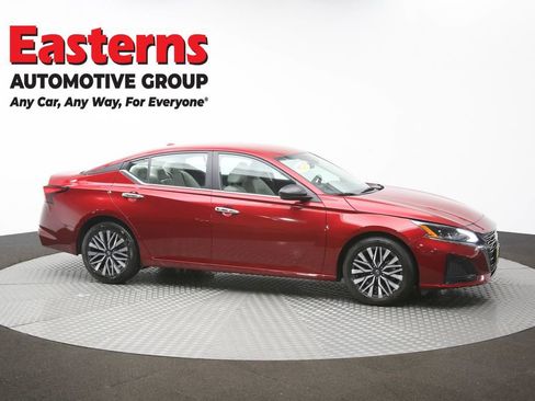 Used 2025 Nissan Altima 2.5 SV FWD image 46