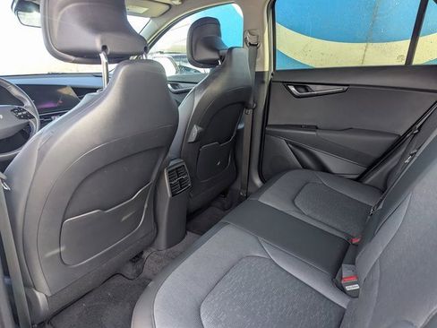 Used 2023 Kia Niro SX Touring image 31