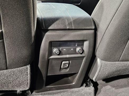 Used 2023 Chevrolet Traverse LT FWD image 36