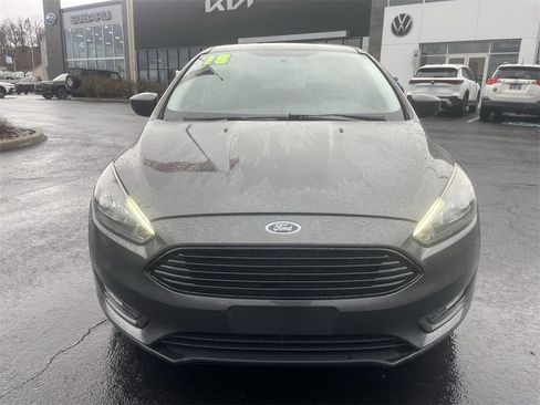 Used 2018 Ford Focus SE w/ SE Appearance Package image 2