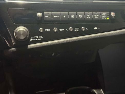 Certified 2023 Lexus ES 250 w/ Premium Package AWD/4WD image 36