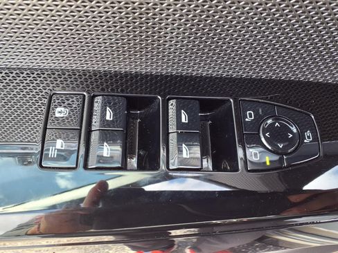 Used 2025 BMW 740i RWD image 8
