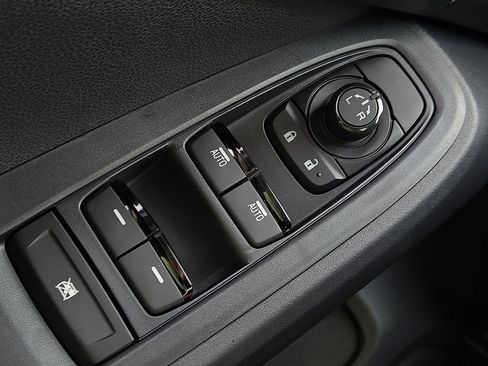 Certified 2025 Subaru Crosstrek 2.0i Premium image 17