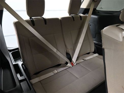 Used 2023 Ford Explorer XLT image 23