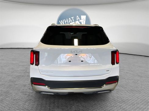 Certified 2024 Kia Sorento S w/ Panoramic Sunroof Package image 5